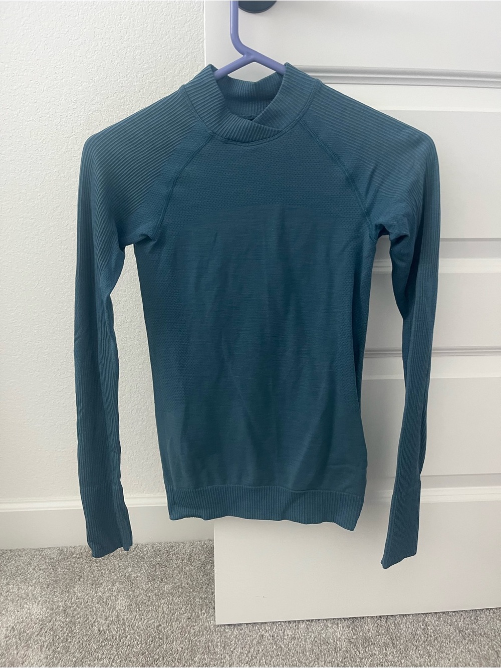 lululemon athletica Long Sleeve high Neck Top - Teal Blue running top size 4
